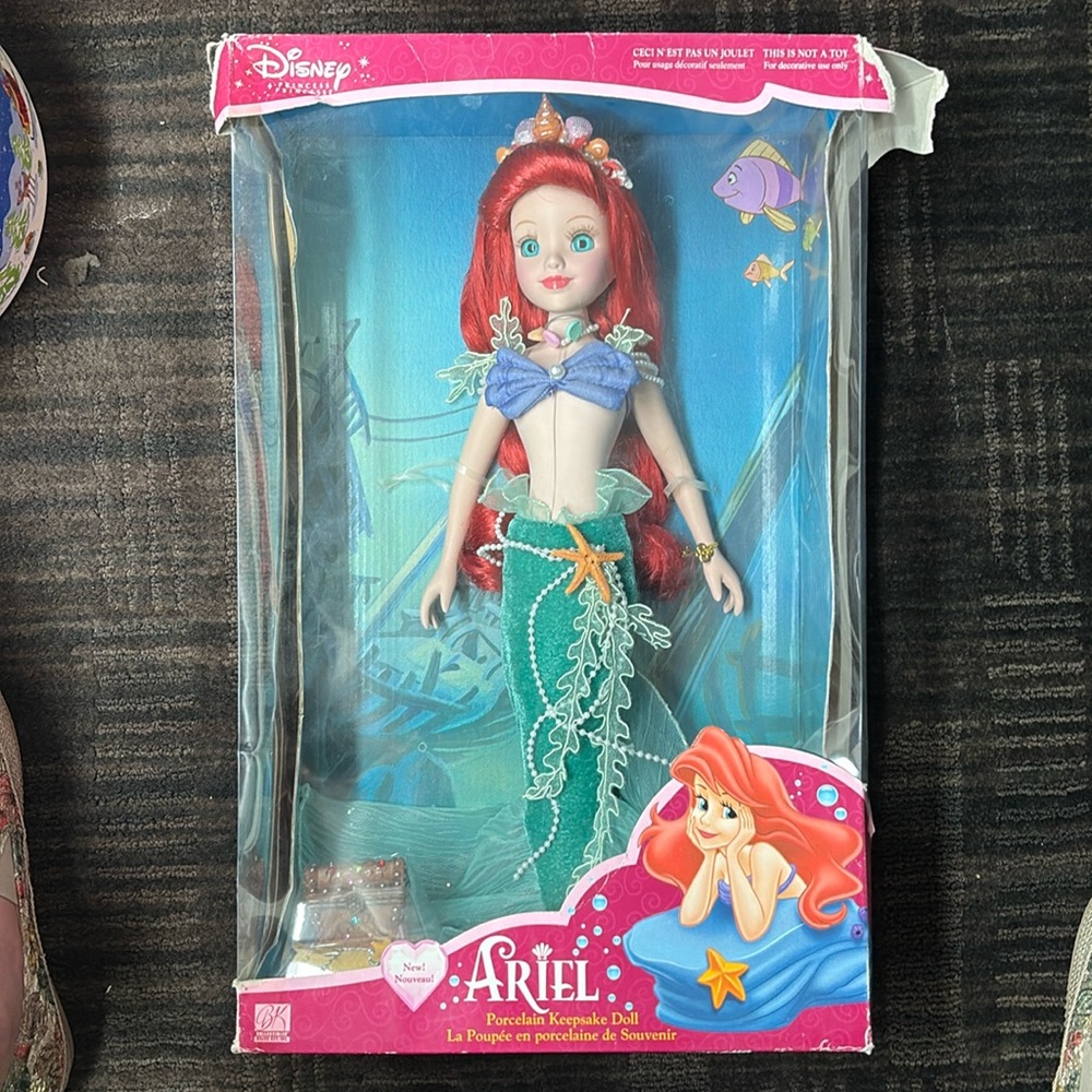 Disney's Little Mermaid Ariel Porcelain Keepsake Doll Brass Key 2003 NIB